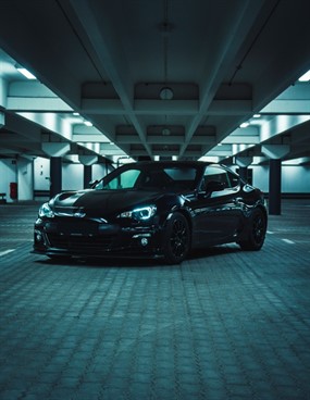 豪华黑色汽车图片